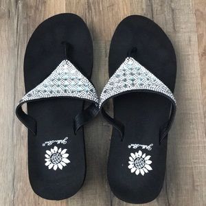 Size 7 yellow box flip flops